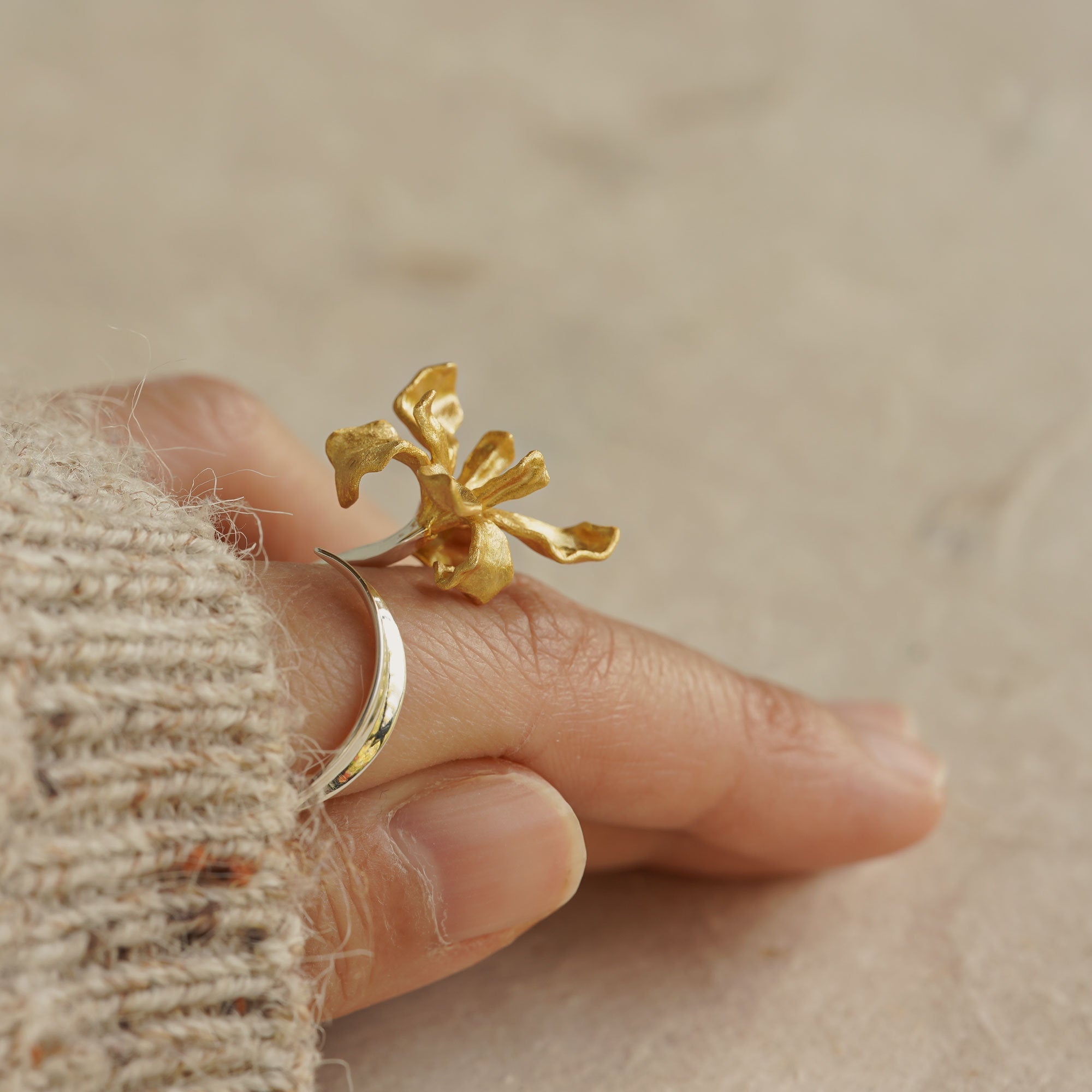 IRIS FLORAL RING