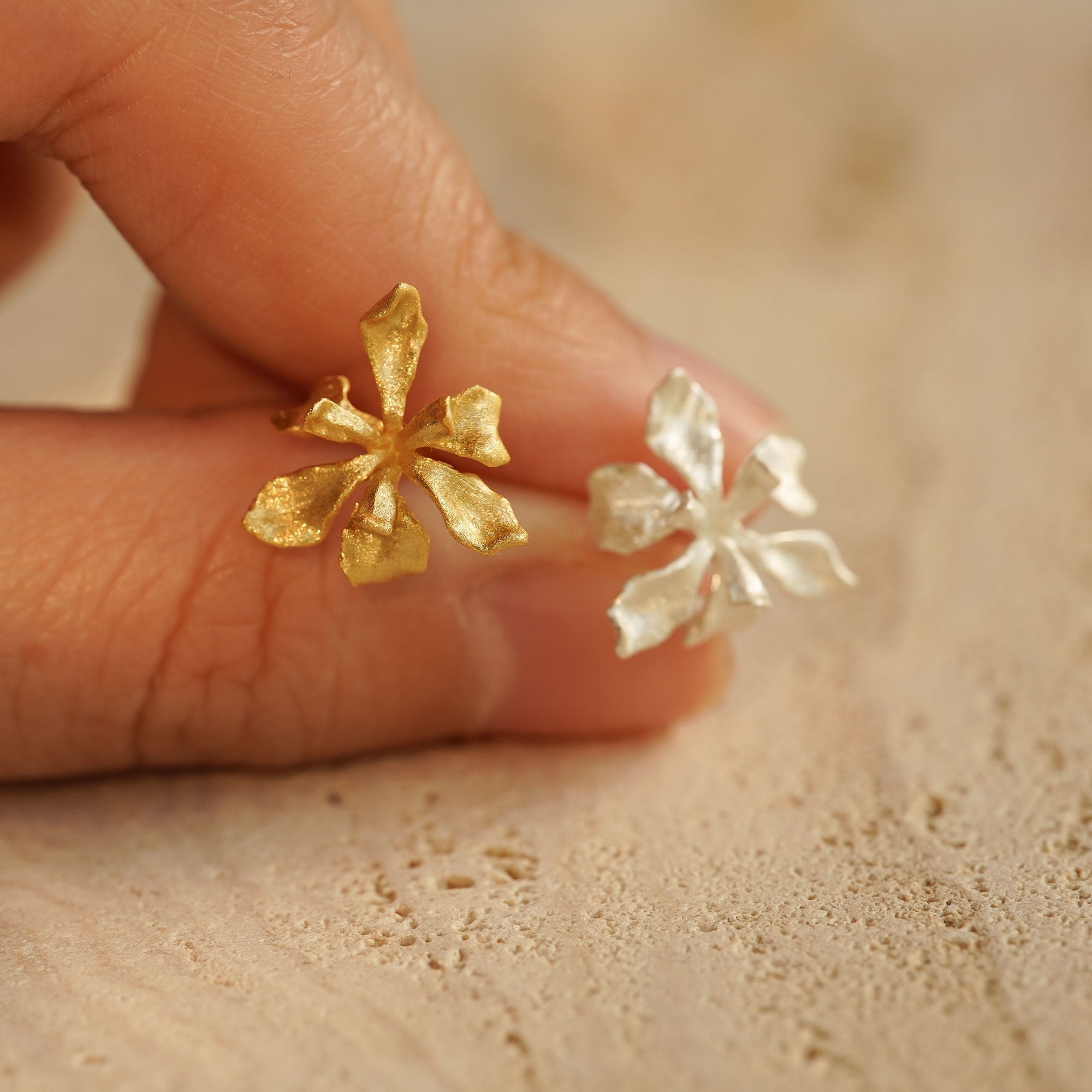 IRIS EARRING STUDS