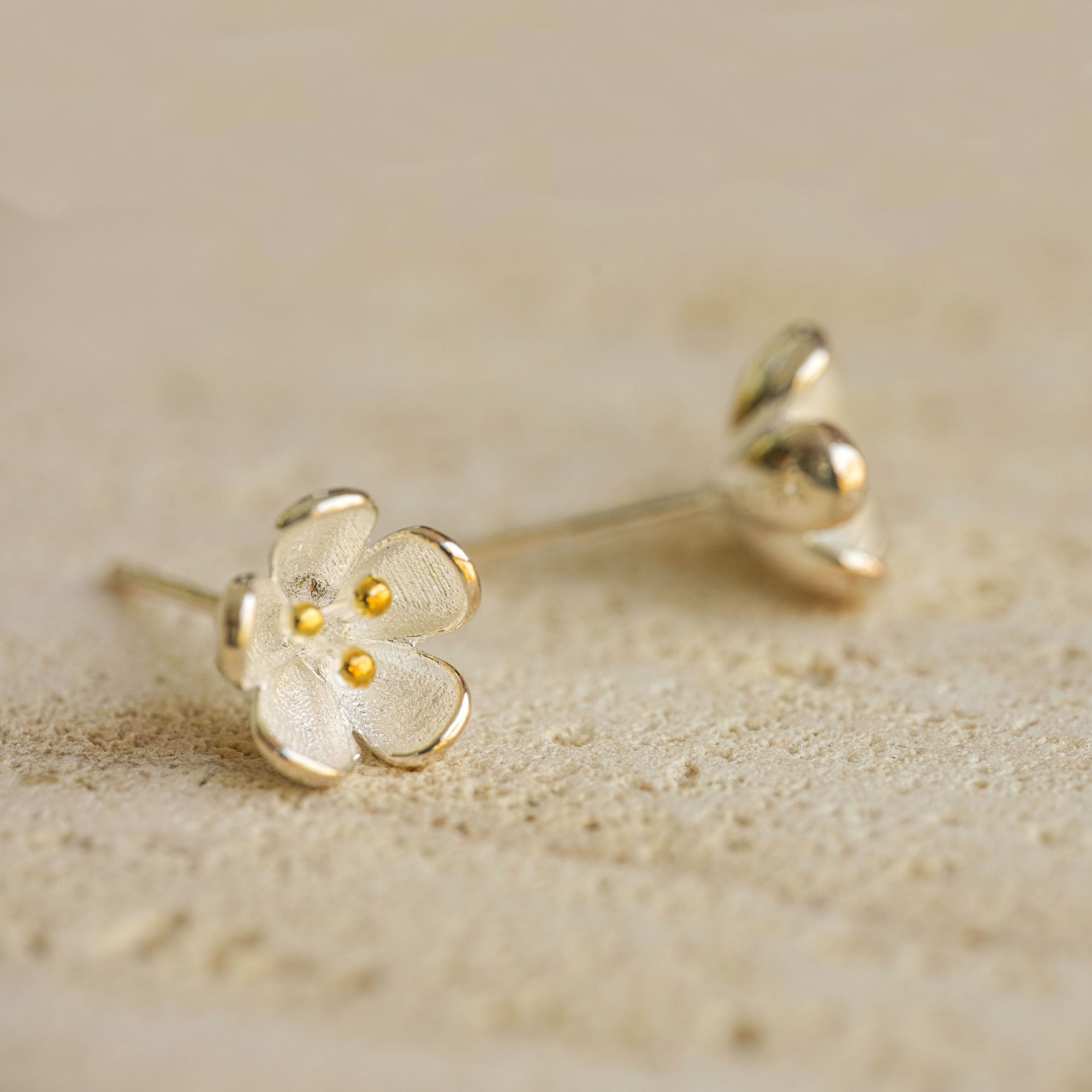 FLOWER STUD EARRINGS