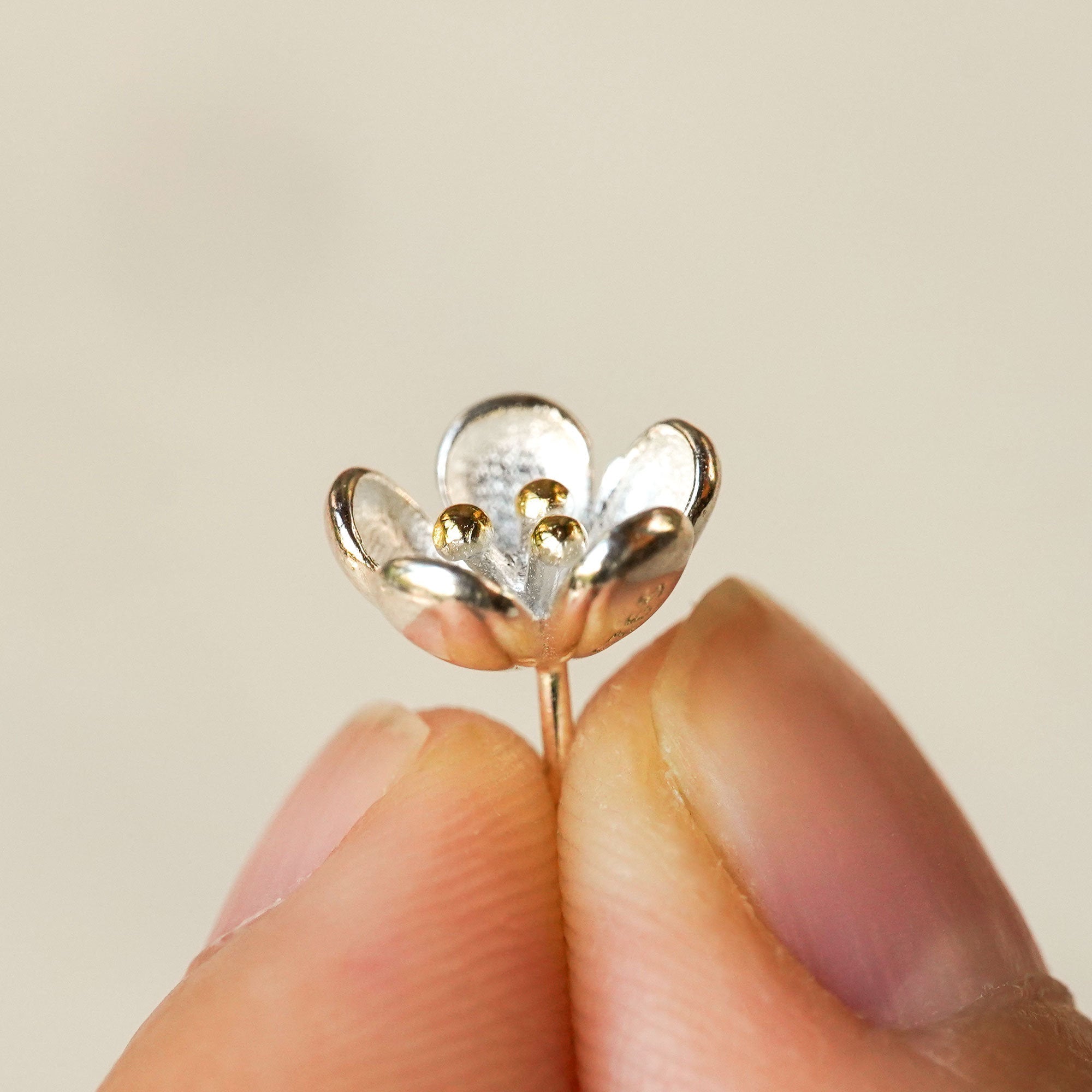 FLOWER STUD EARRINGS