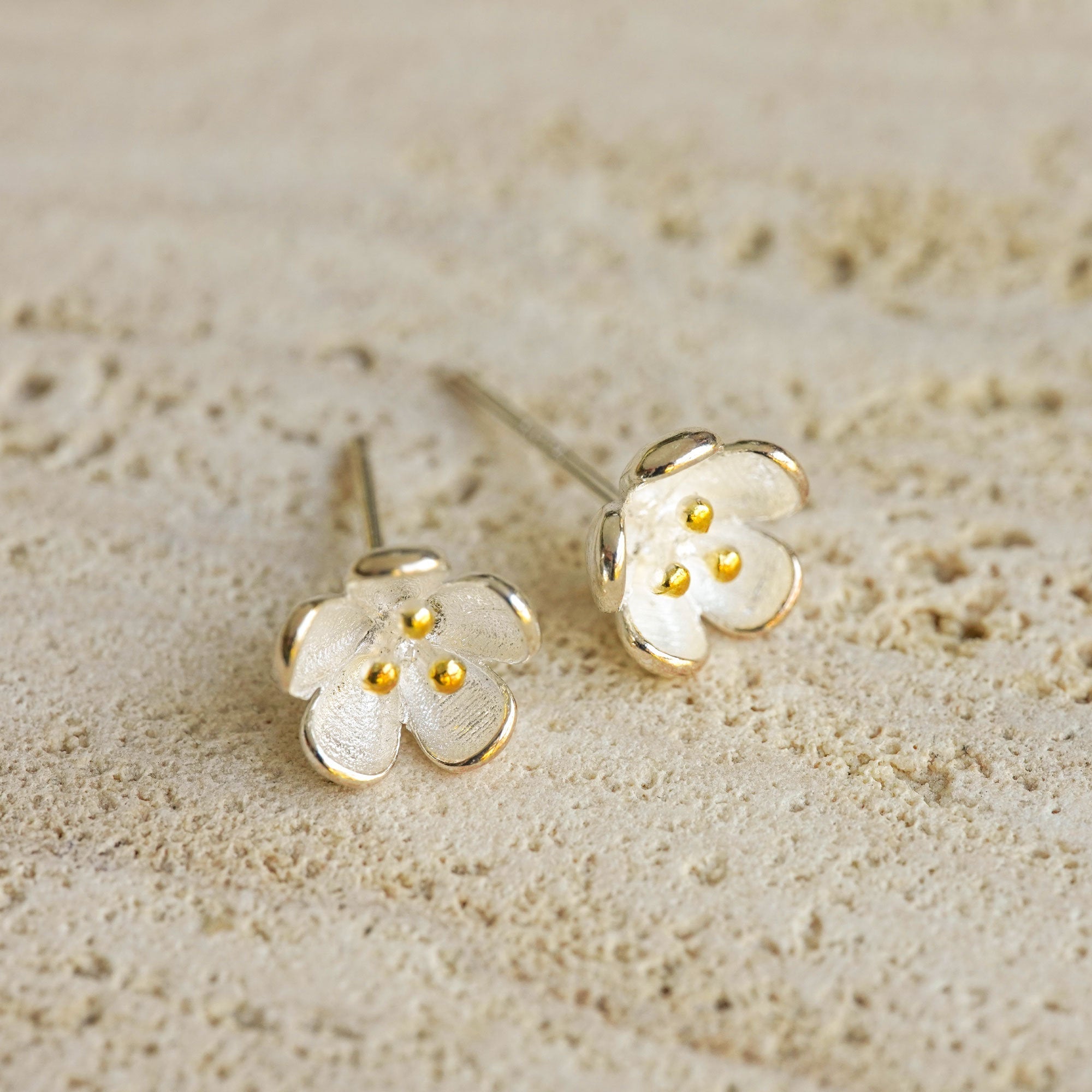 FLOWER STUD EARRINGS